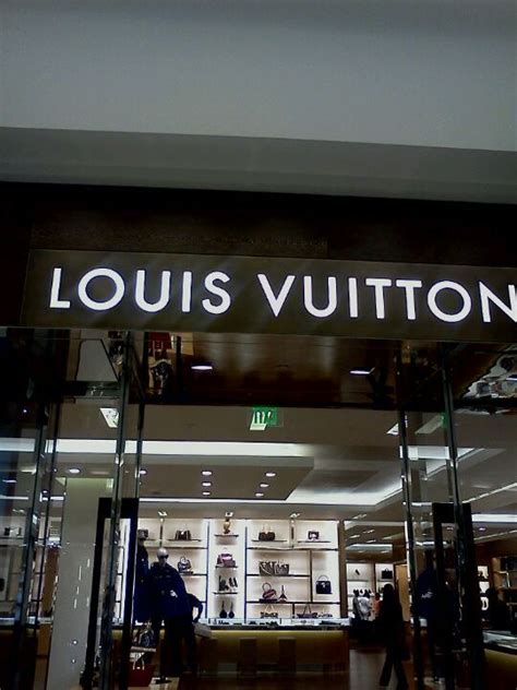 does saks sell louis vuitton|louis vuitton phipps plaza.